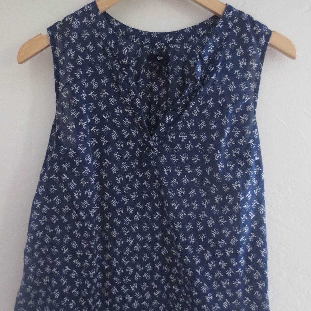 Gap Floral Sleeveless Blouse